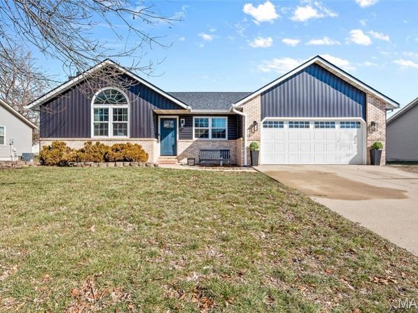 821 Copper Ridge, Maryville, IL 62062