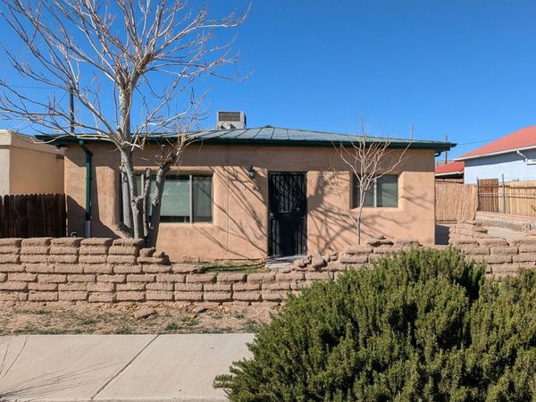1023 Arno Street NE, Albuquerque, NM 87102