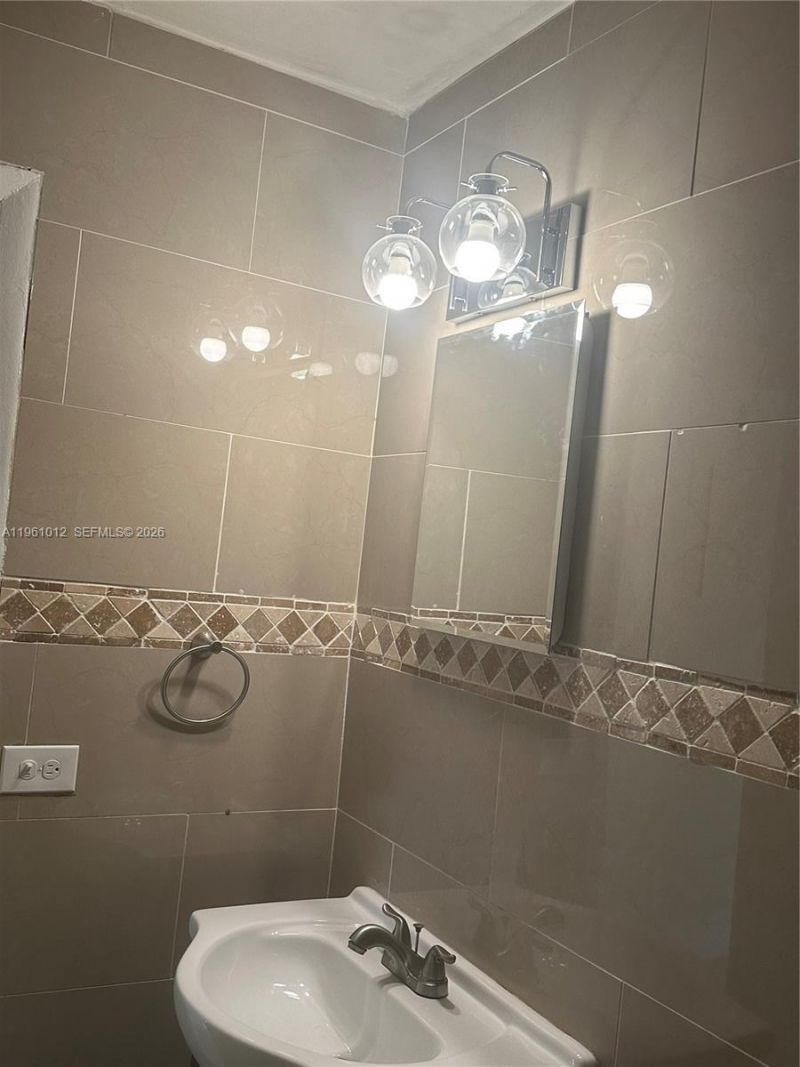 1655 NW 116th St, Unit front, Miami, FL 33167 Photo