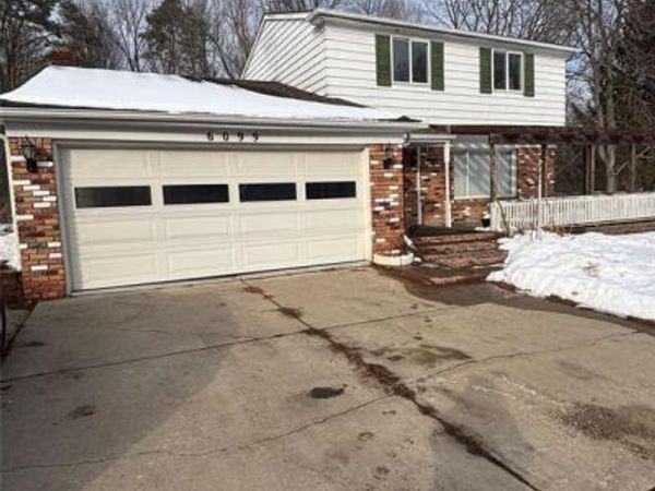 6099 Brookwood Drive, Burton, MI 48509