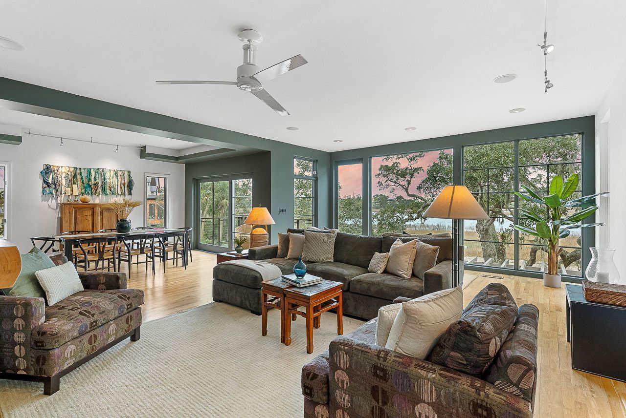 41 Burroughs Hall Photo 12