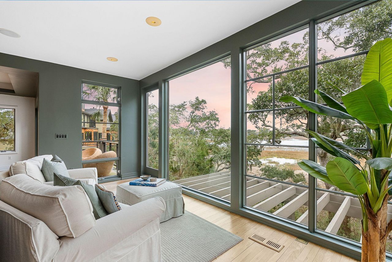 41 Burroughs Hall Photo 13