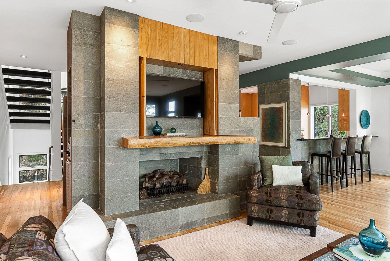 41 Burroughs Hall Photo 15