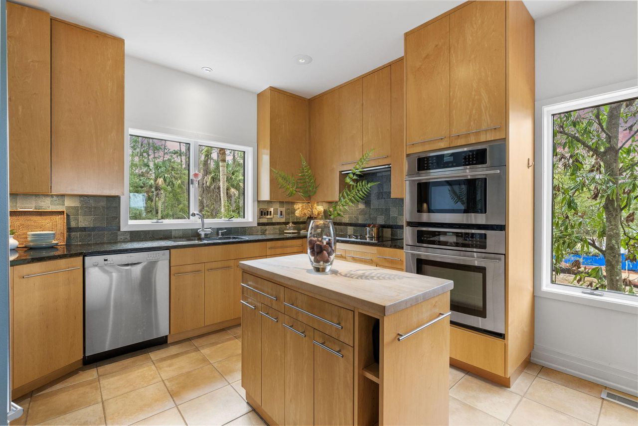 41 Burroughs Hall Photo 24