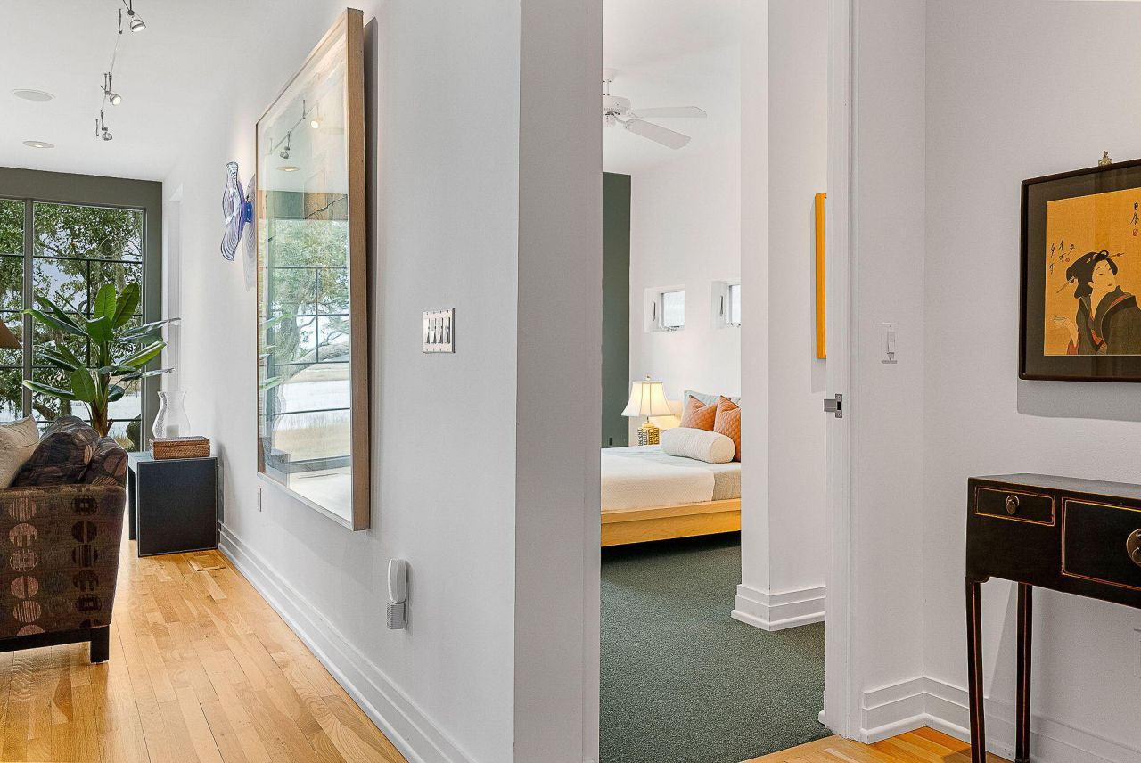 41 Burroughs Hall Photo 27