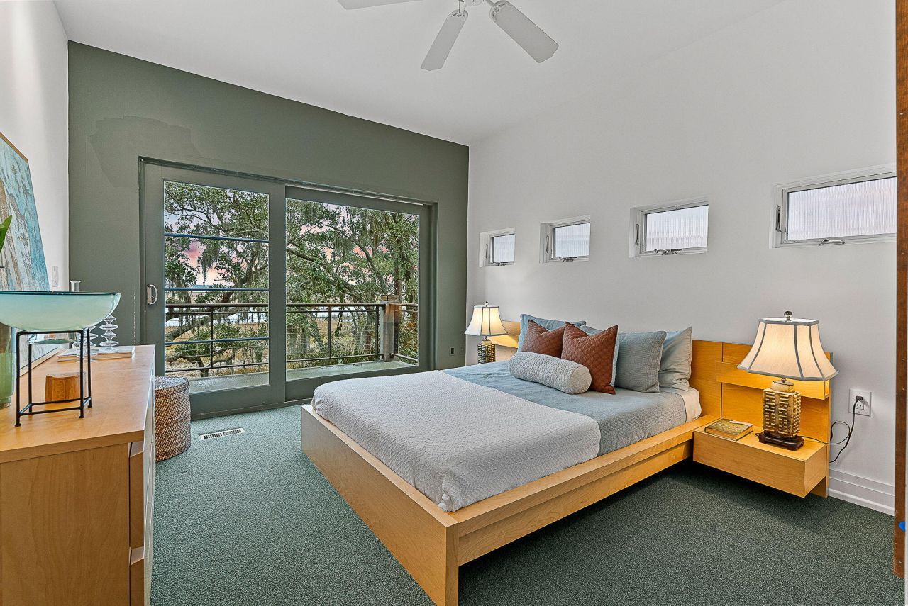 41 Burroughs Hall Photo 31