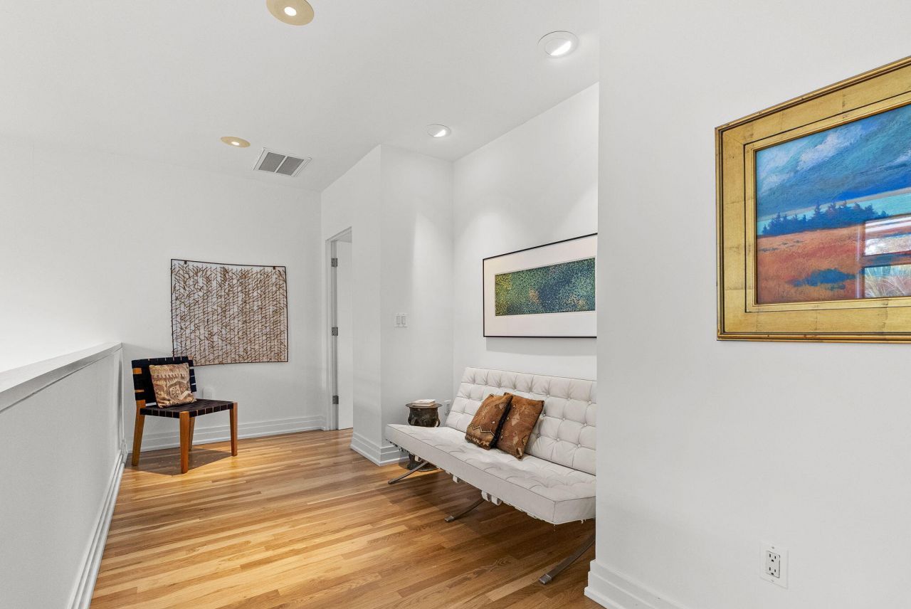 41 Burroughs Hall Photo 37