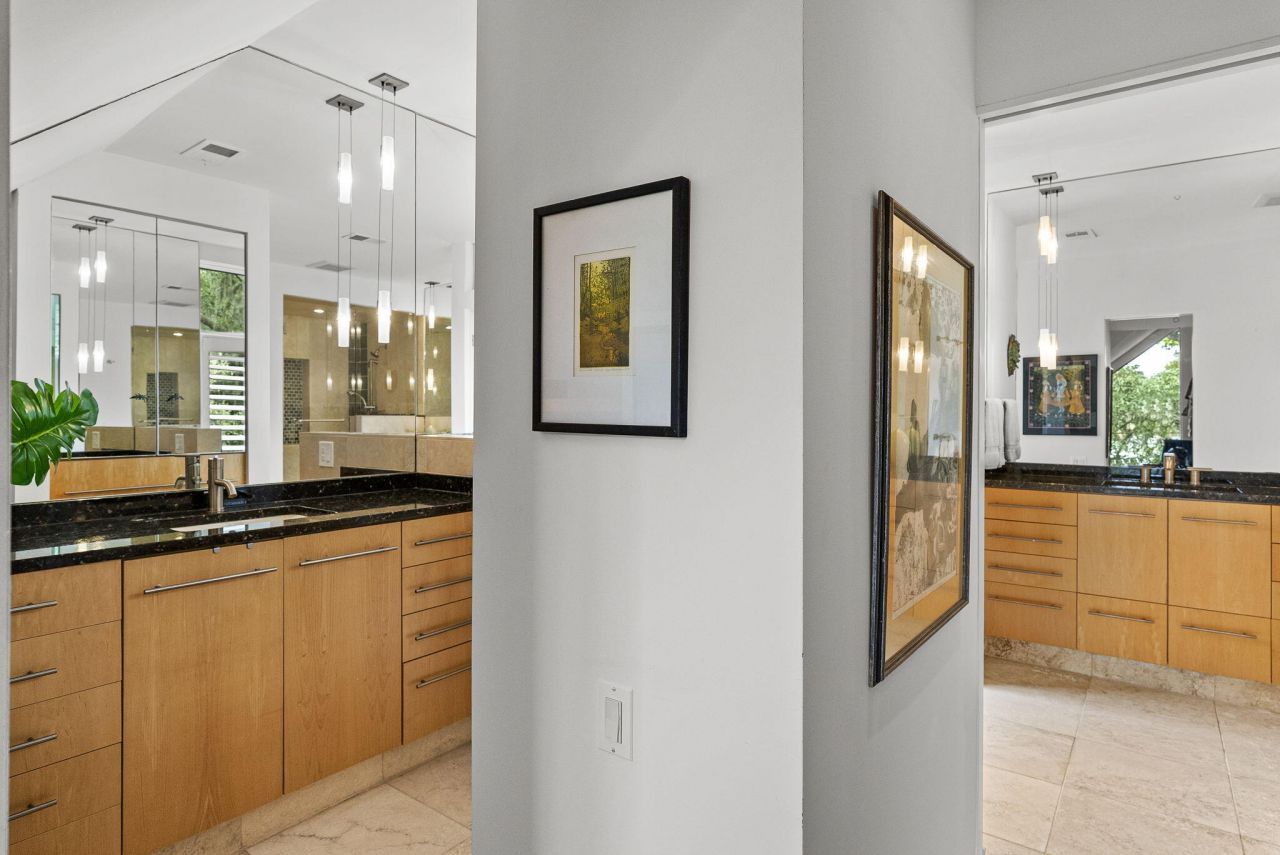 41 Burroughs Hall Photo 44