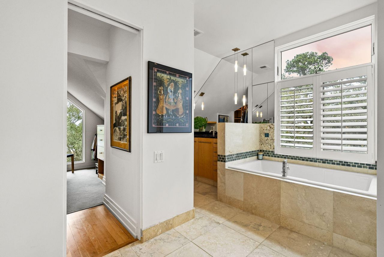 41 Burroughs Hall Photo 45