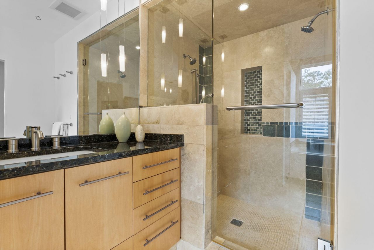 41 Burroughs Hall Photo 46