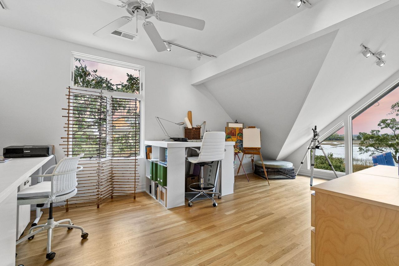 41 Burroughs Hall Photo 47