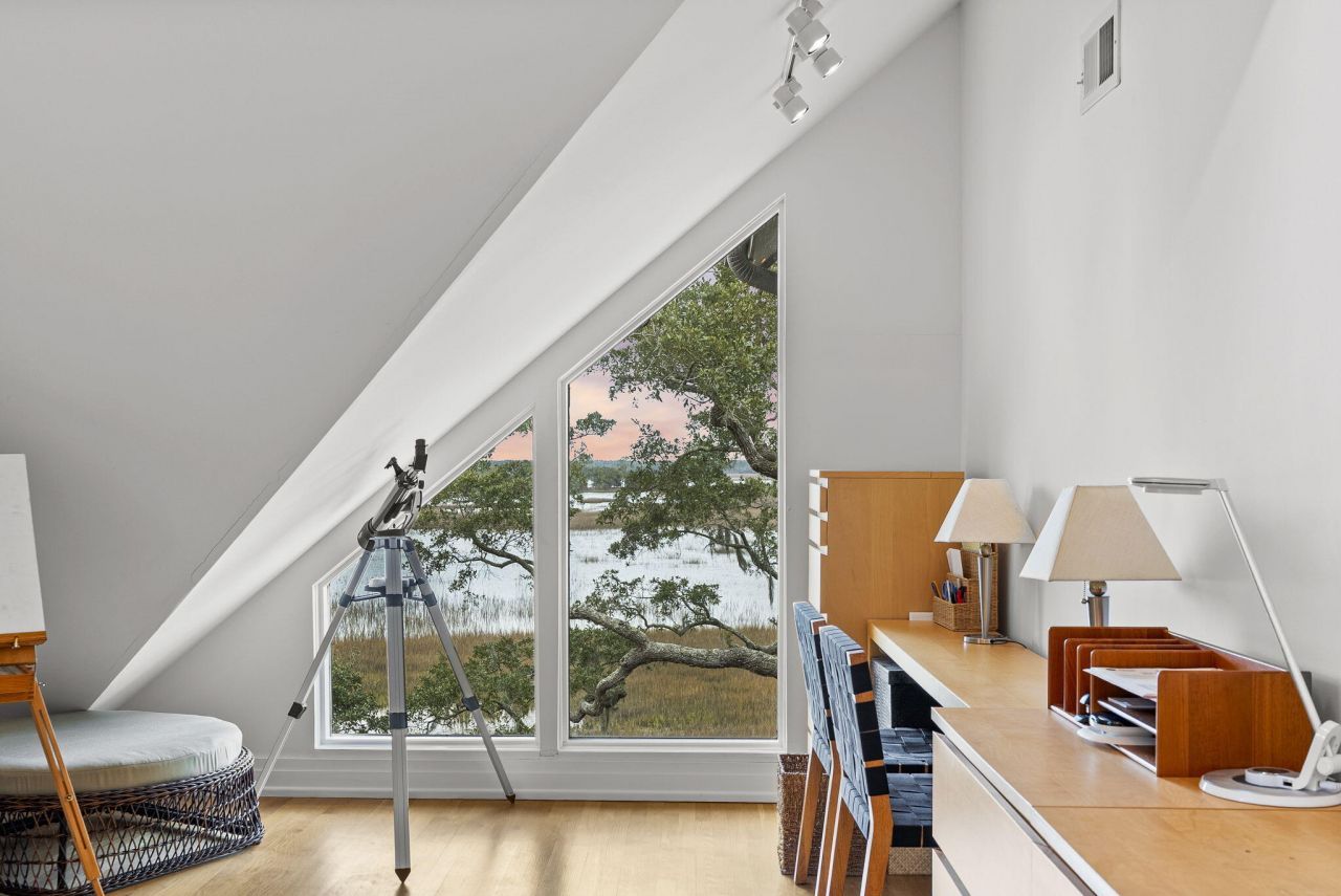 41 Burroughs Hall Photo 48