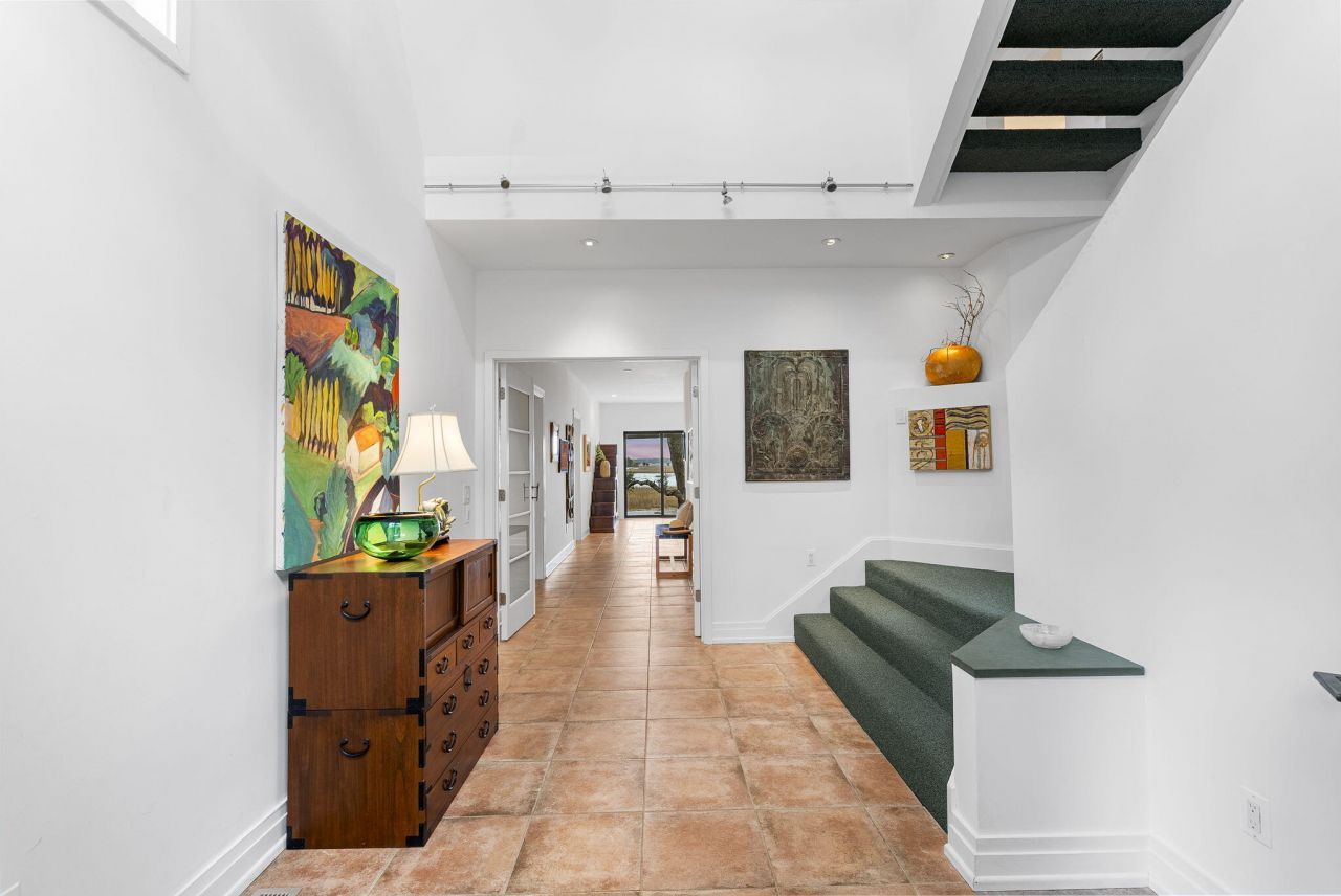 41 Burroughs Hall Photo 50