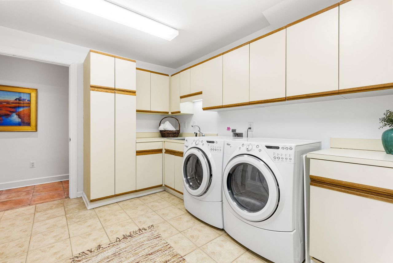 41 Burroughs Hall Photo 59