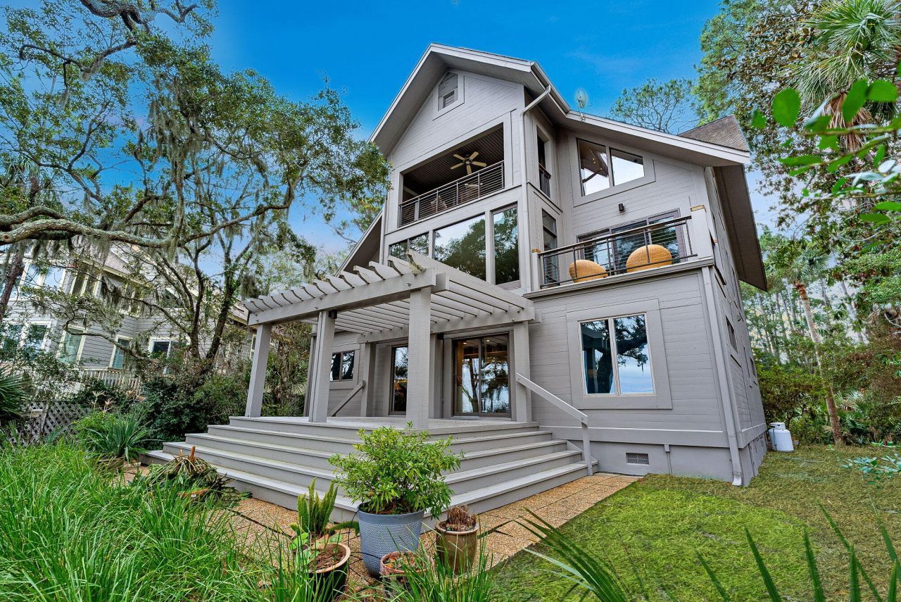 41 Burroughs Hall Photo 6