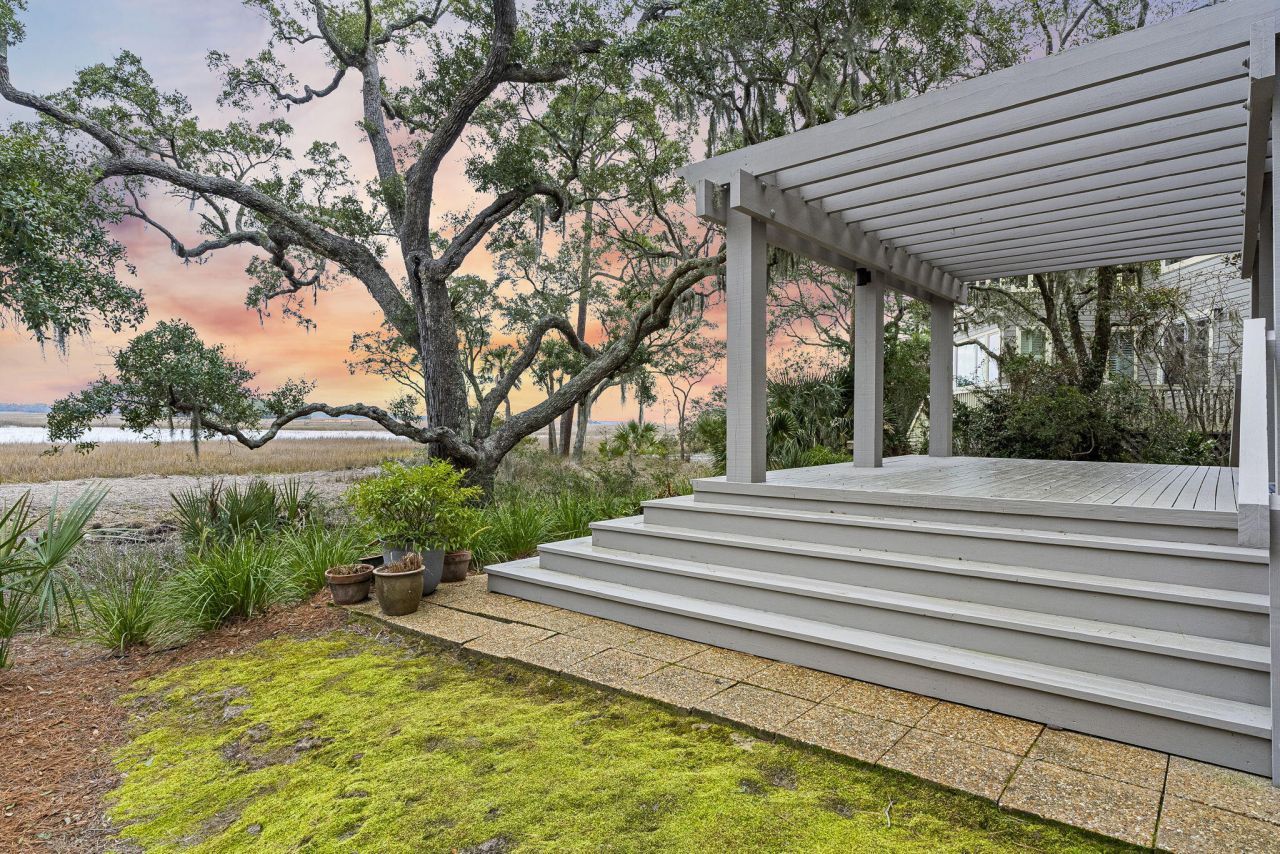 41 Burroughs Hall Photo 8