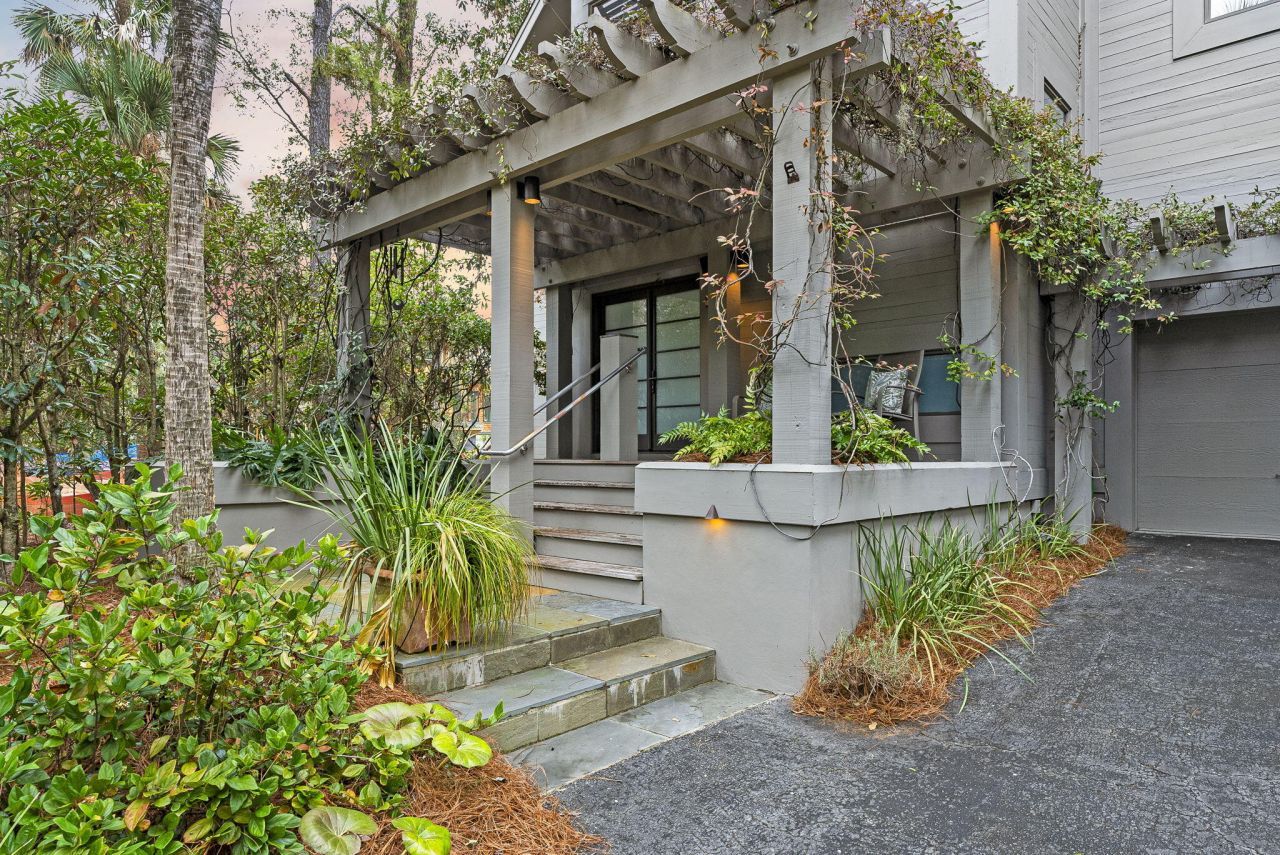 41 Burroughs Hall Photo 9