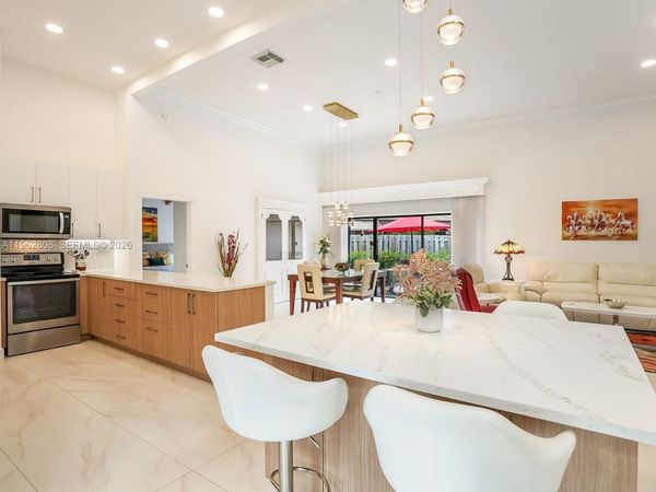 413 Leslie Dr , Hallandale Beach, FL 33009