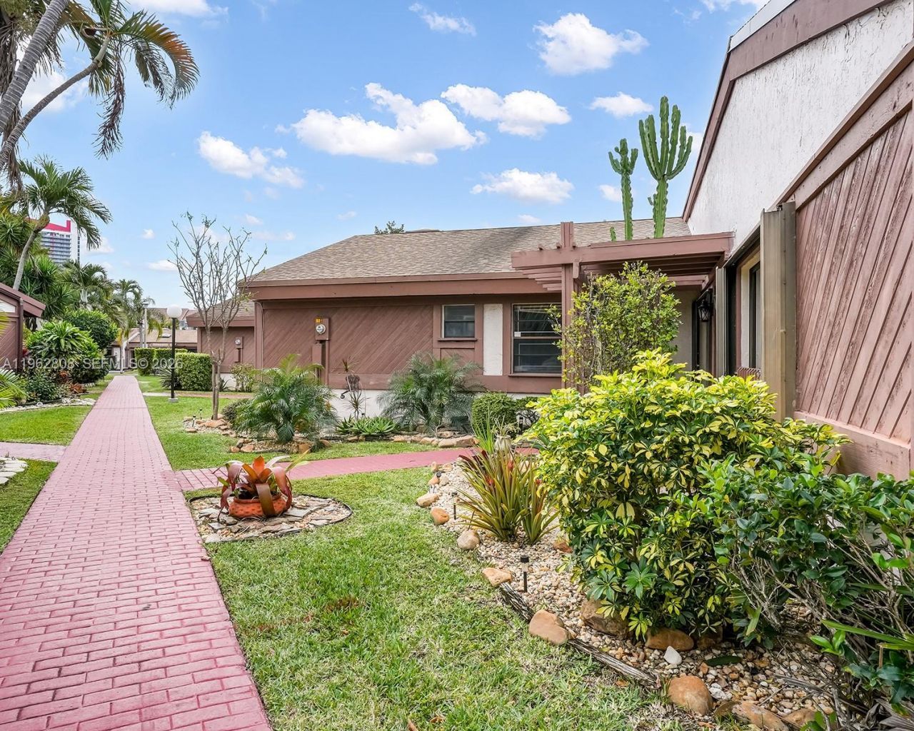 413 Leslie Dr , Hallandale Beach, FL 33009 Photo