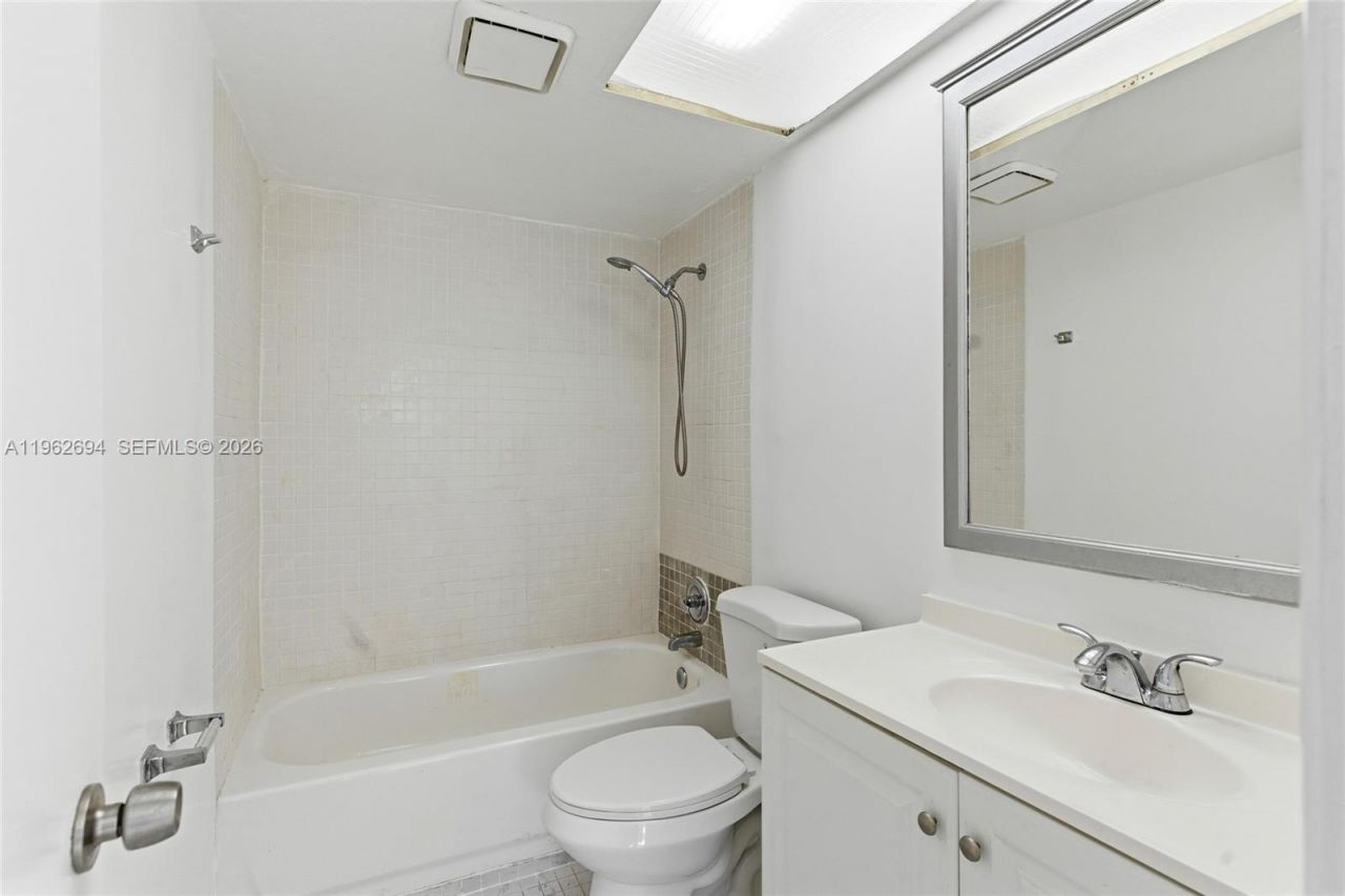 6705 N Kendall Dr , Unit 306, Pinecrest, FL 33156 Photo