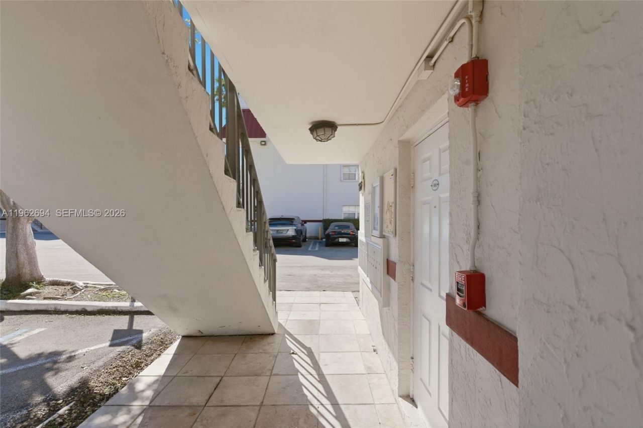 6705 N Kendall Dr , Unit 306, Pinecrest, FL 33156 Photo