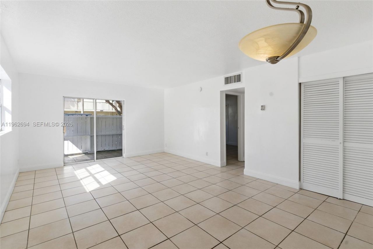 6705 N Kendall Dr , Unit 306, Pinecrest, FL 33156 Photo