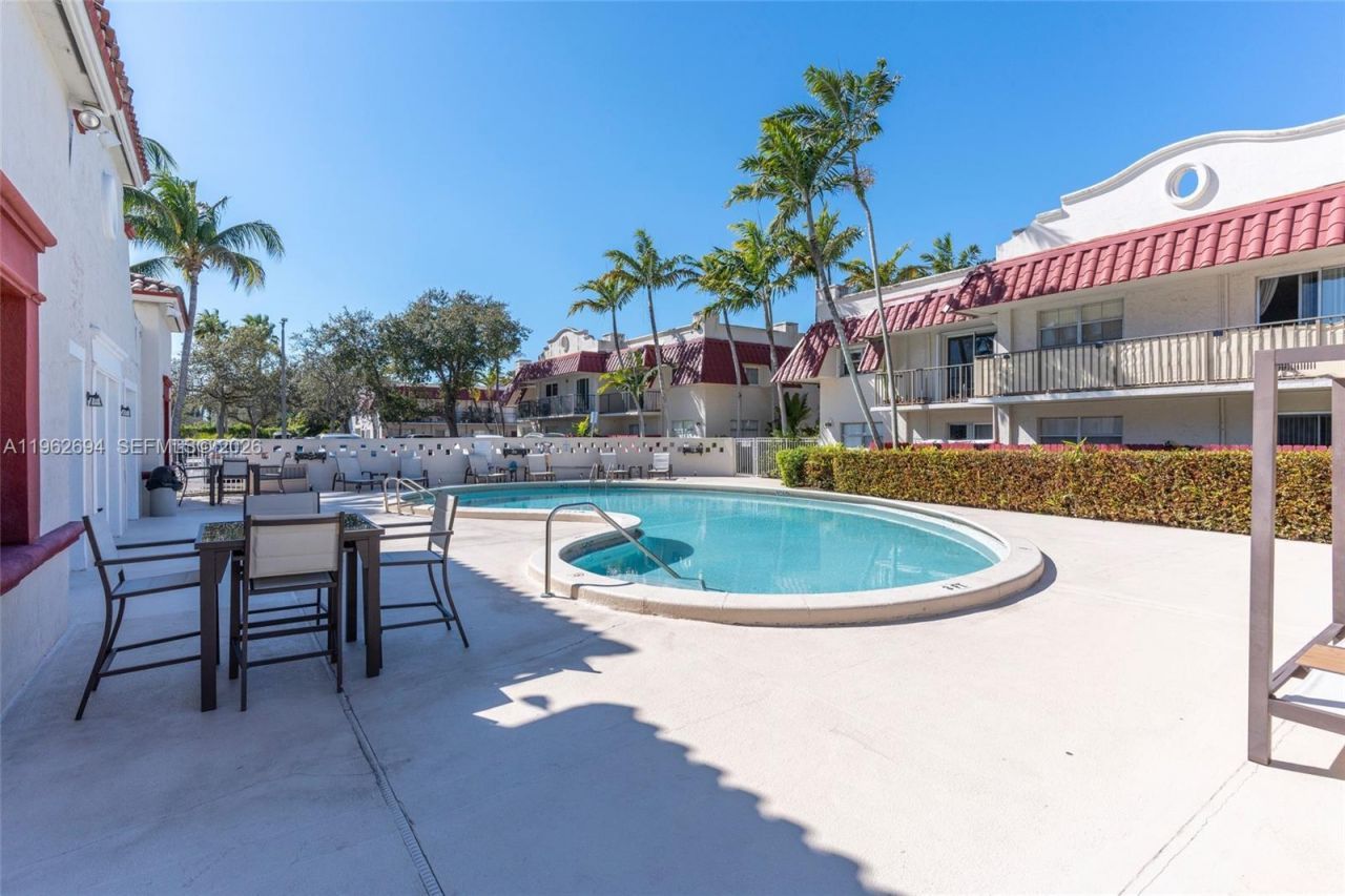 6705 N Kendall Dr , Unit 306, Pinecrest, FL 33156 Photo