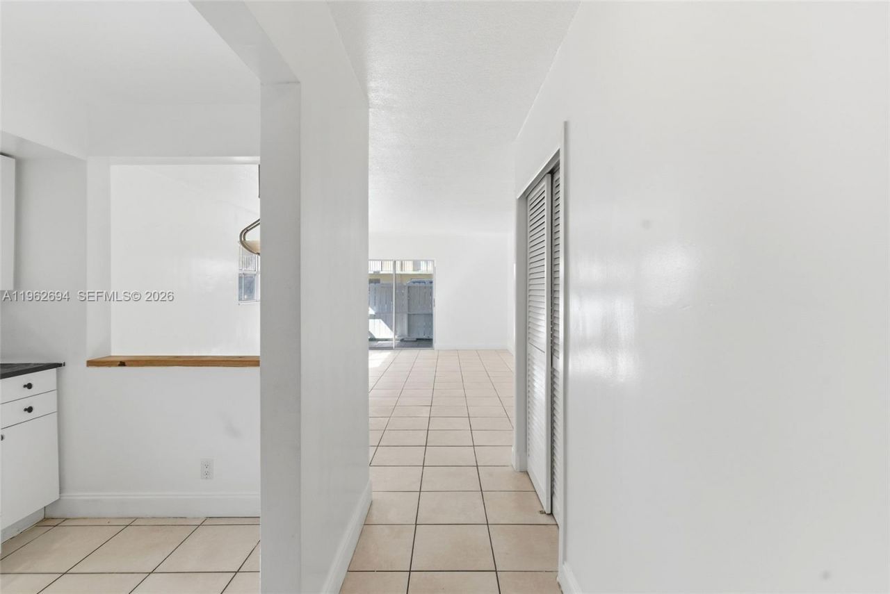 6705 N Kendall Dr , Unit 306, Pinecrest, FL 33156 Photo