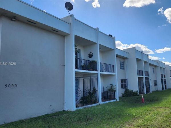 9000 SW 24th St, Unit 14C, Miami, FL 33165