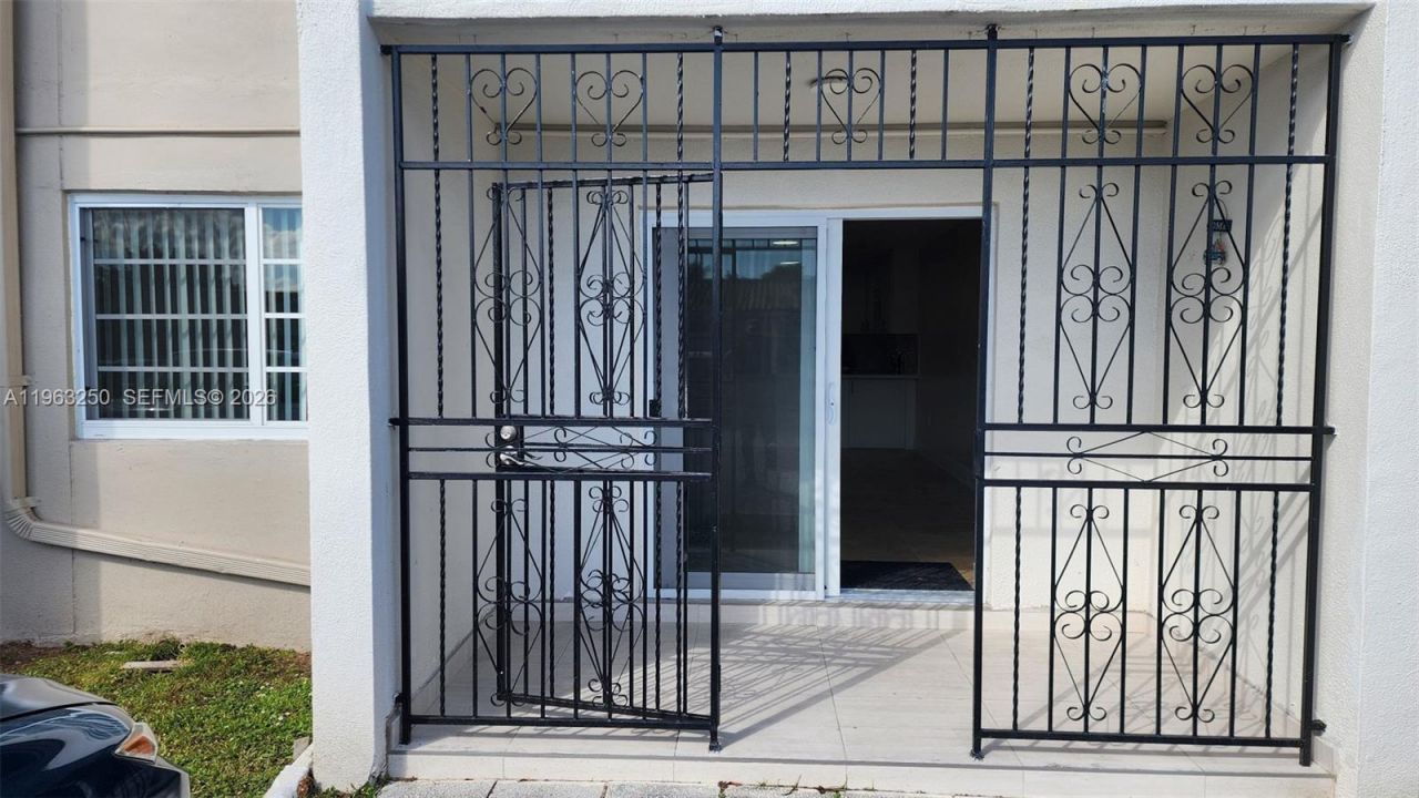 9000 SW 24th St, Unit 14C, Miami, FL 33165 Photo