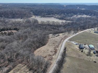 9833 Highway O Highway, Orrick, MO 64077