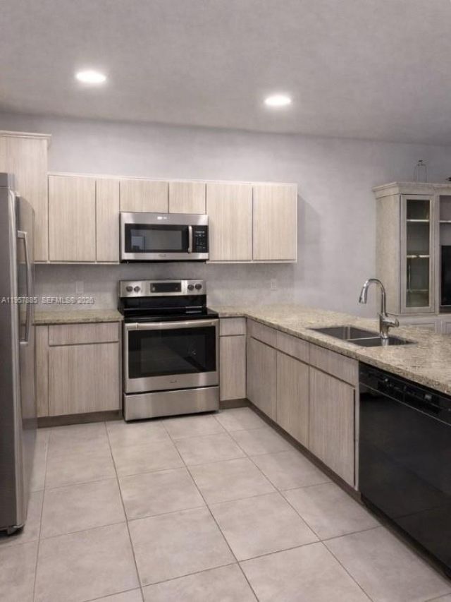 9333 W 33rd Lane , Unit 9333, Hialeah Gardens, FL 33018 Photo