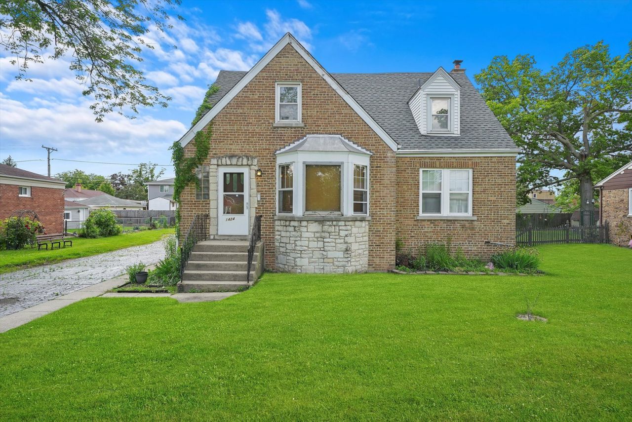 1424 N Maple Avenue, La Grange Park, IL 60526 Main Photo