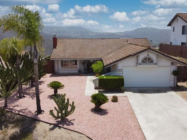 2552 Wind River Rd, El Cajon, CA 92019