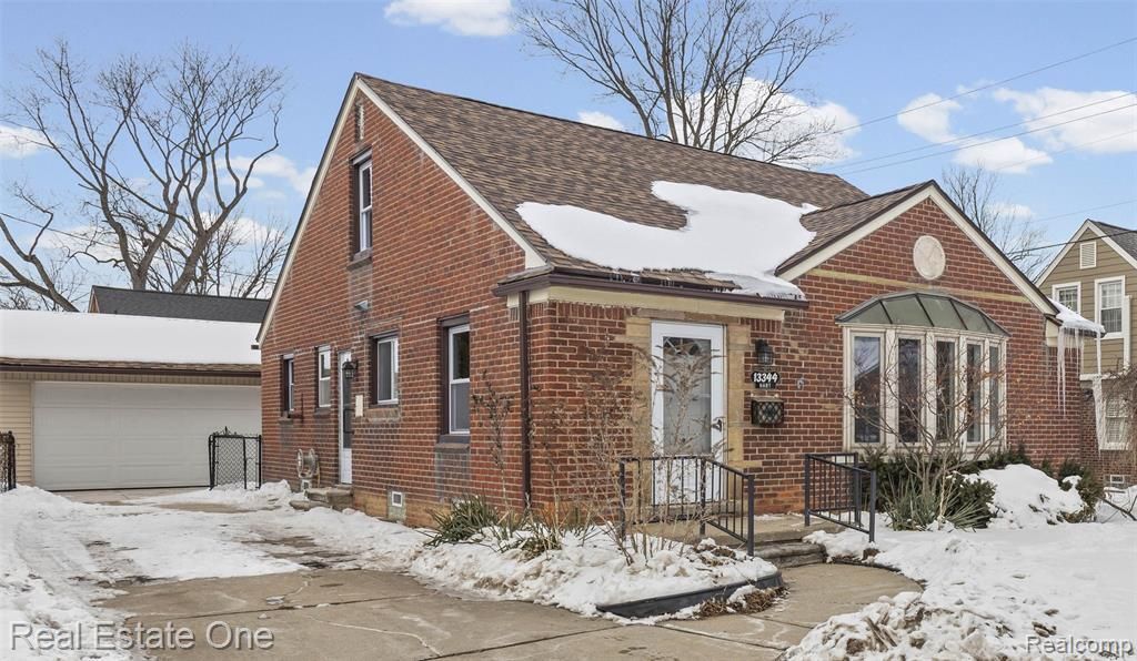 13344 Hart Avenue, Huntington Woods, MI 48070 Main Photo