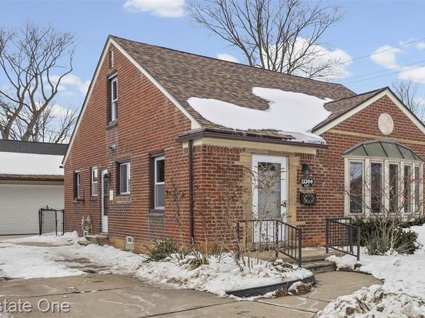 13344 Hart Avenue, Huntington Woods, MI 48070