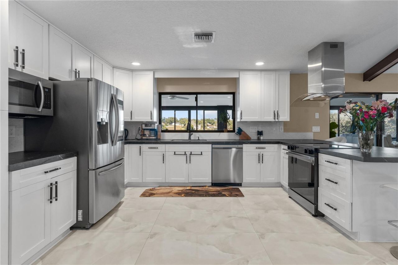 3105 S Lakeshore Court, Eustis, FL 32726 Photo