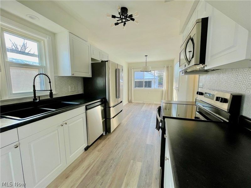 232 Hawthorne Street, Elyria, OH 44035 Photo 3