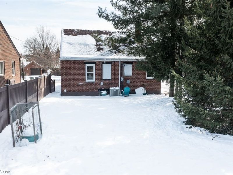 4124 Parkside Drive, Brooklyn, OH 44144 Photo 2