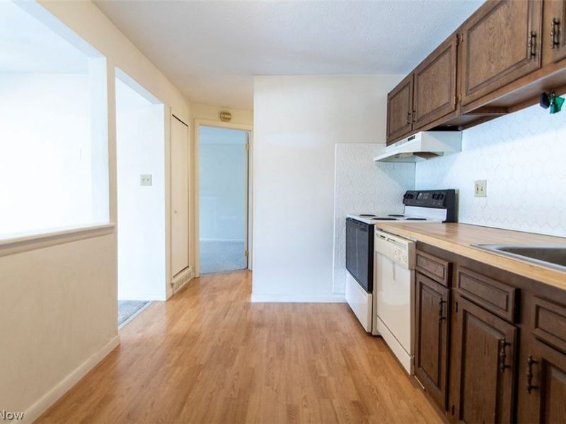 9600 Cove Avenue, Unit B-9, North Royalton, OH 44133 Photo 10