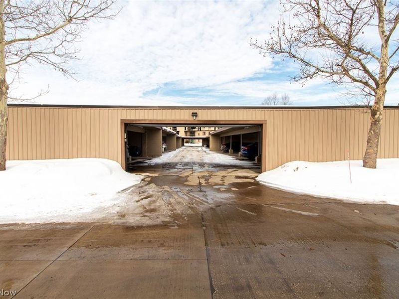 9600 Cove Avenue, Unit B-9, North Royalton, OH 44133 Photo 18