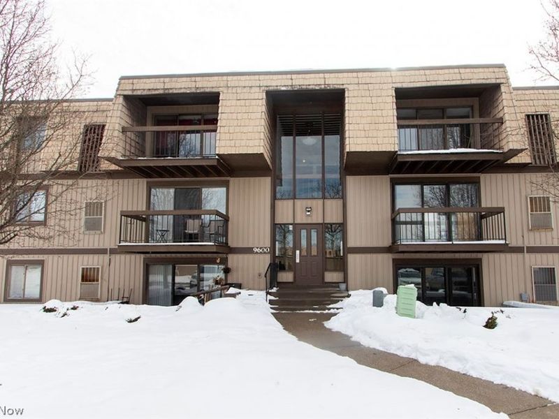 9600 Cove Avenue, Unit B-9, North Royalton, OH 44133 Photo 2