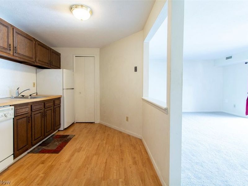 9600 Cove Avenue, Unit B-9, North Royalton, OH 44133 Photo 8