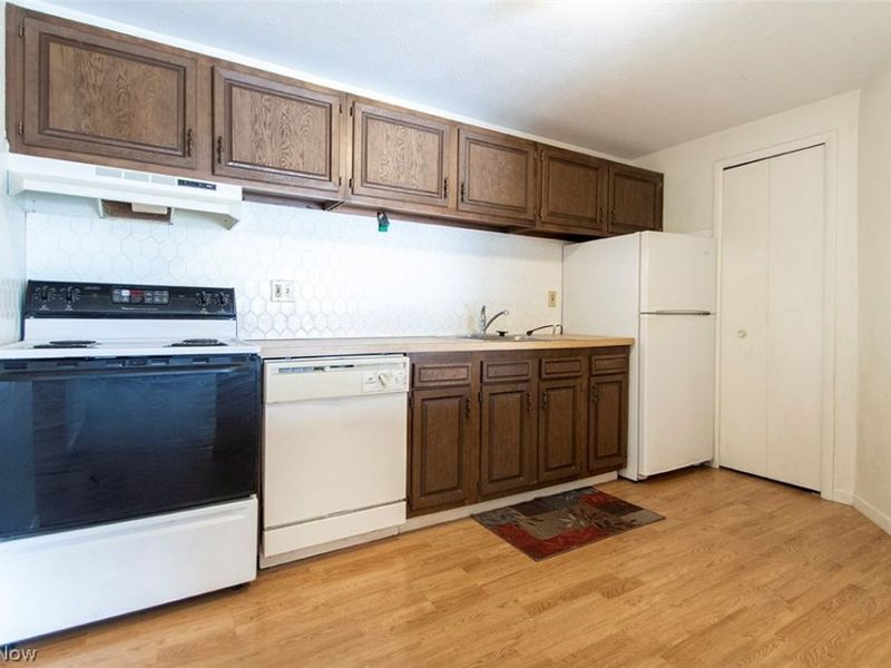 9600 Cove Avenue, Unit B-9, North Royalton, OH 44133 Photo 9