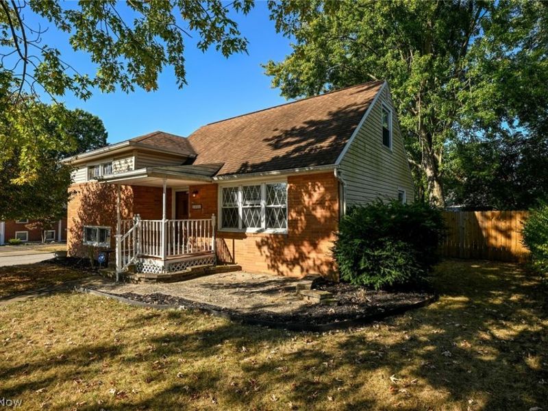 1321 Clinton Avenue SE, North Canton, OH 44720 Photo 2