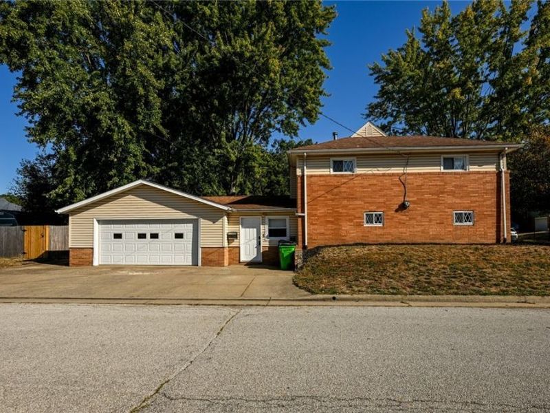 1321 Clinton Avenue SE, North Canton, OH 44720 Photo 4