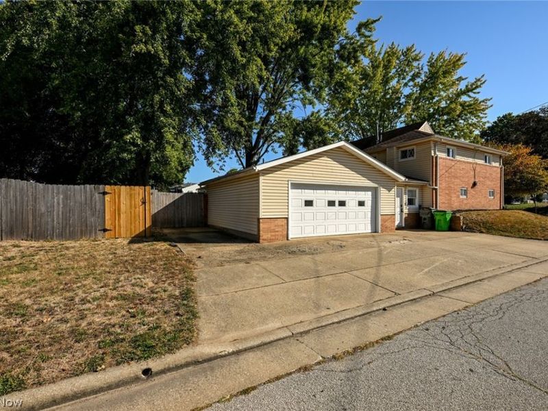 1321 Clinton Avenue SE, North Canton, OH 44720 Photo 5