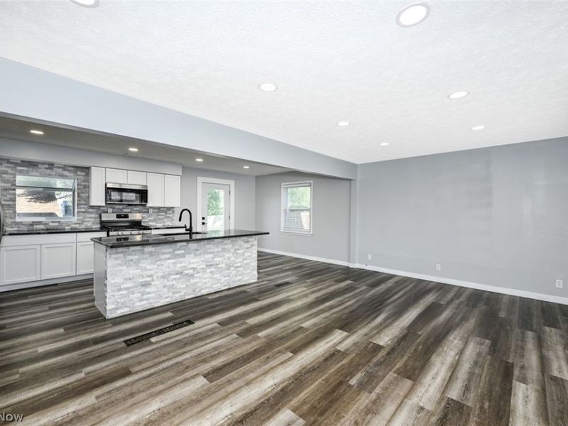 1321 Clinton Avenue SE, North Canton, OH 44720 Photo 9