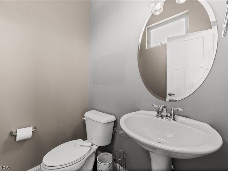 5900 Breakwater Avenue, Cleveland, OH 44102 Photo 12