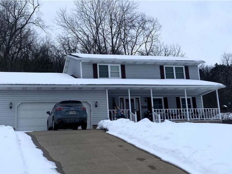 1068 Thomas Drive SW, New Philadelphia, OH 44663 Photo 2